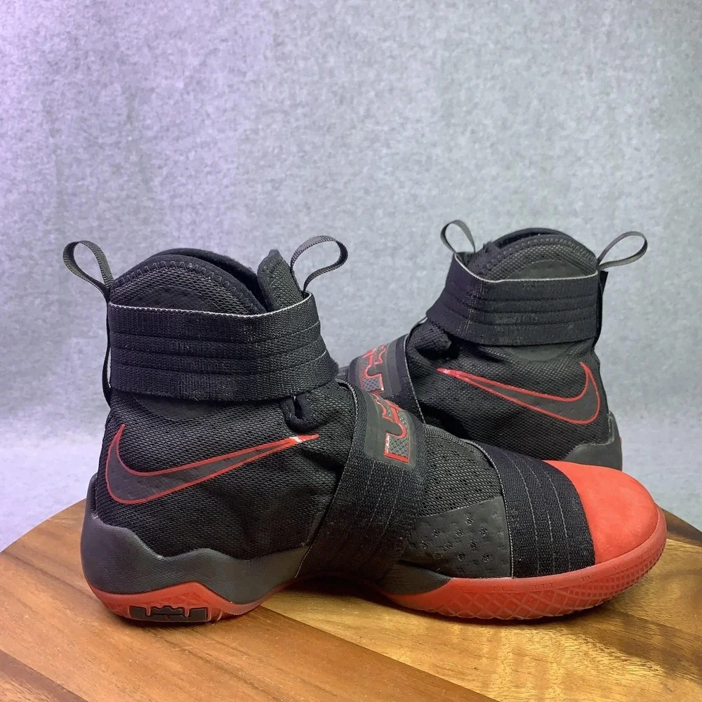 Nike lebron soldier